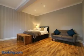 Signature - Linden Cottage Room 1 - Image 3