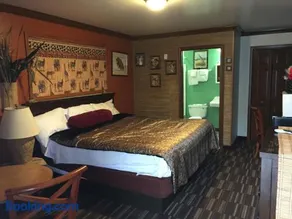 Colony Inn Motel - Image 1