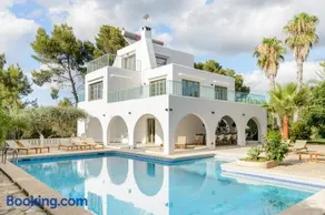 Villa Maria - Luxury Getaway - Image 1