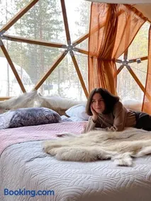 Private Jacuzzi Igloo bedroom in Aurora Lounge Hotel with shared sauna and pet friendly - Image 1