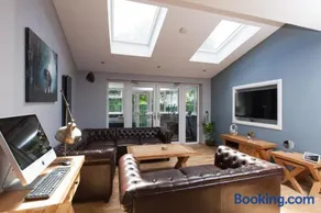 Luxurious Townhouse with Hot Tub - Image 3