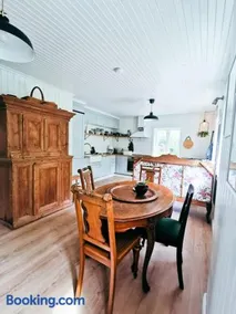 Romantic farmhouse with idyllic garden - Image 4