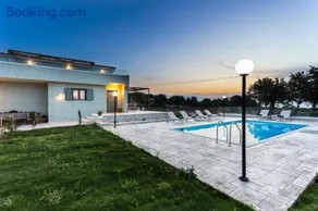 Iokasti Villa - Image 2