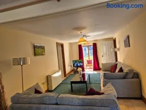 Kestrel Farmhouse - Image 4