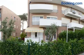 Deni Lalzi Bay Rooms - Image 1