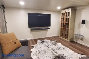 Luxury DT Cottage - Free Parking - Self Check-In - Image 3