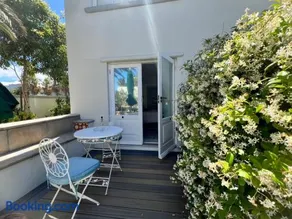 Charming Flatlet Near the Amazing Sunset Beach - Image 1