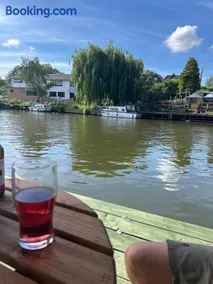 Medway wharf marina glamping - Image 2