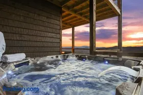 Luxury Cabin Mountain Views Pool Table Hot Tub - Image 3