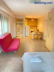 Seaside one-bedroom on Chalkis - Image 2
