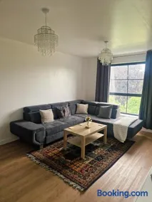 2 BedRoom Flat Near Heathrow & Windsor Free Parking - Image 4