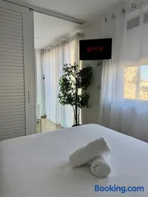 Luxury Executive Studio at Forbes - Image 4
