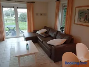 Cozy Beach House Beautiful Water View, WiFi & Parking - Image 1