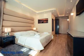 Grand Lakes Rooms - Image 4