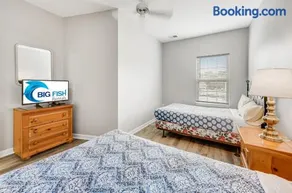 Large 3BR Private Condo Pool Tennis Great Location - Image 2