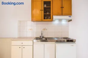 Galatas studio 3, ideal for solo travellers, 750m from the beach - Image 5