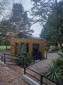 Ty Branwen- Luxury Woodland Lodge with Stunning Views - Image 4