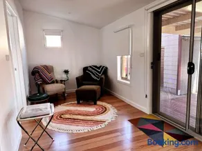 Happy Stays - Retro Haven - Image 3