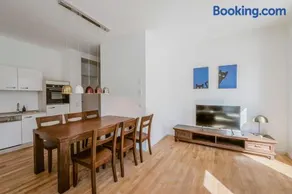 EXQUIS Artistic 2BR-Apartment EAMES I Garden I Family-friendly I Parking I Home Office - Image 2