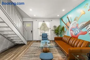 Cool Vibes Music Capital SoCo Townhome! - Image 3