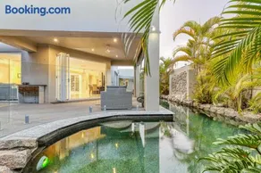 Luxury resort style villa pool by Custom Bnb Hosting - Image 4
