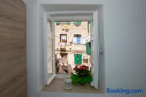 Emperor's Chambers Luxury apartment - Image 2