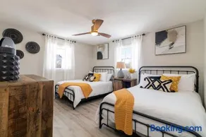 Family friendly & 5-mins to downtown Graham - Image 3