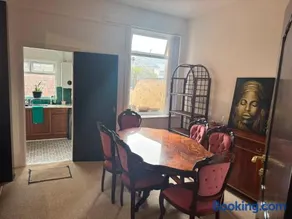 Crosby & Waterloo Beachside Stay - Image 5
