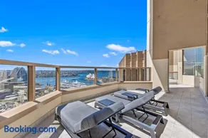 Comfy One Bedroom Apartment In Heart of The Rocks - Image 2