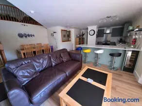 5 Narracott Apartments - Image 4
