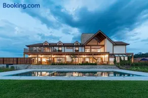 Exclusive House in Treze Tílias with Pool - Image 1