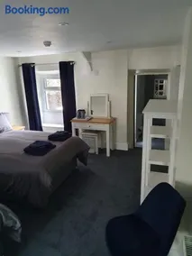 Red Lion Rooms - Self Check In - Image 3