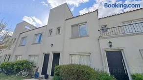 Moderno Dúplex con Jardín en Barrio Cerrado, Pilar - Image 1