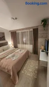 La Vie En Rose - Milmari Resort - Image 2