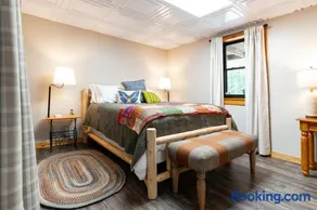 Havenbrook-Hocking Hills Luxury, 10 Acres, Hot Tub - Image 4
