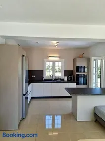 Blue Villa - Image 4