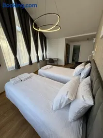 Triangle Rooms - Image 4