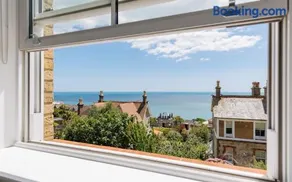 Beaumont - Stylish Brand New Apartment with Ocean Views Steps from Ventnor Beach, Award Winning Restaurants and Trails Perfect for Families and Couples for a Peaceful Coastal Escape - Image 2