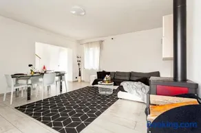 Villa di Campagna-With WIFI and Private Parking - Image 3