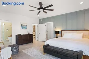NEW Luxe Stay w Hot Tub Fire Pavilion Nr Lake MI - Image 2