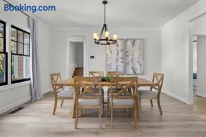 Iris Manor Luxury Modern Stay Near UAB - Image 4