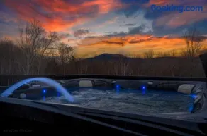 Spacious Retreat, Hot Tub, Arcade, Outdoor Pool! - Image 5