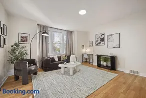 Squirrel Hill Chic Spacious 1BR Parking Gym - Image 2
