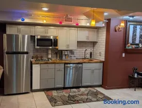 FIFA Basecamp with 2 Kitchens, 5BR, 4 Baths - Image 3