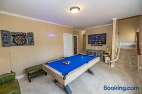 Luxury Lake House in Big Canoe/Game room/Fire Pit/Direct lake access - Image 1