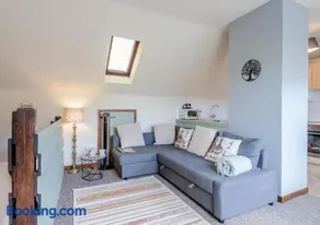 The Ducks - Gorgeous Norfolk Upside down Cottage - with Lazy Spa - Image 2