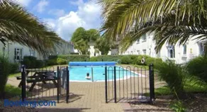 Esplanade Court Apartment with communal seasonal heated pool - Image 1