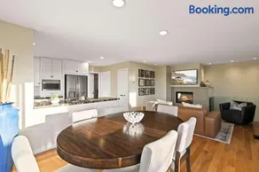 Oceanview Townhome Just Steps from Iconic Windansea Beach - Image 2
