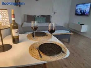 Suite 13 Apartment mit Netflix - Image 2