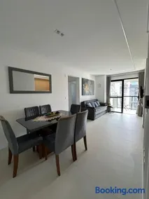 Edificio AUSTIN 179, 1 quarto 1 suite, garagem, wifi, Ar, churrasqueira, 600m da praia, 17 andar - Image 2